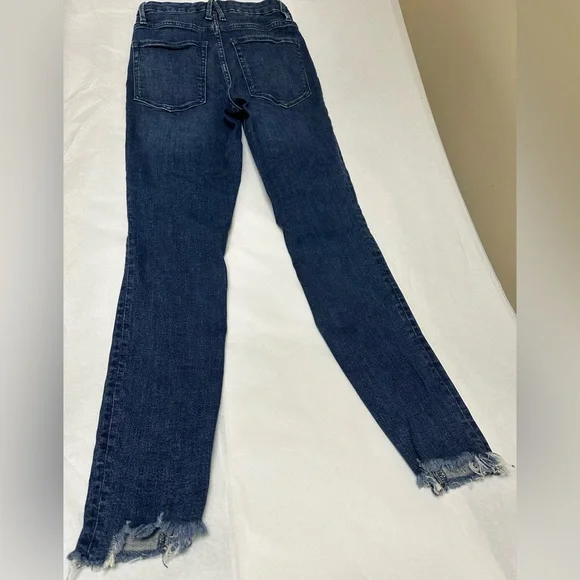 Good American GOOD LEGS RAW STEP HEM